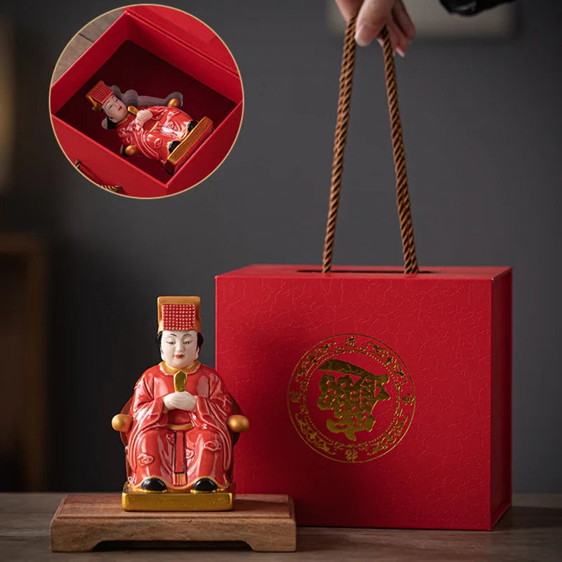 The statue of Mazu, the deity statue, the Buddha statue, the safety guarantee ornament, the sea god of Meizhou Island, the Heave